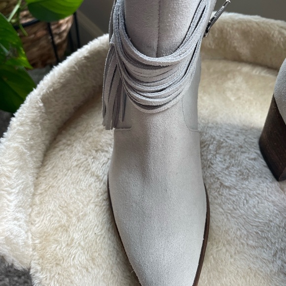 Chocolat Blu Azzo Western Style Boot in Ice Suede in SZ 7 new w/o Box - Picture 9 of 10